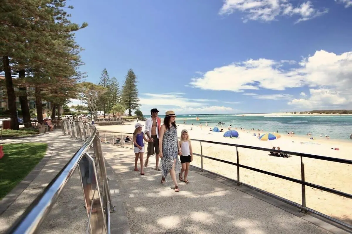 Ocean Breeze Retreat: Kings Coastal Apartment Caloundra