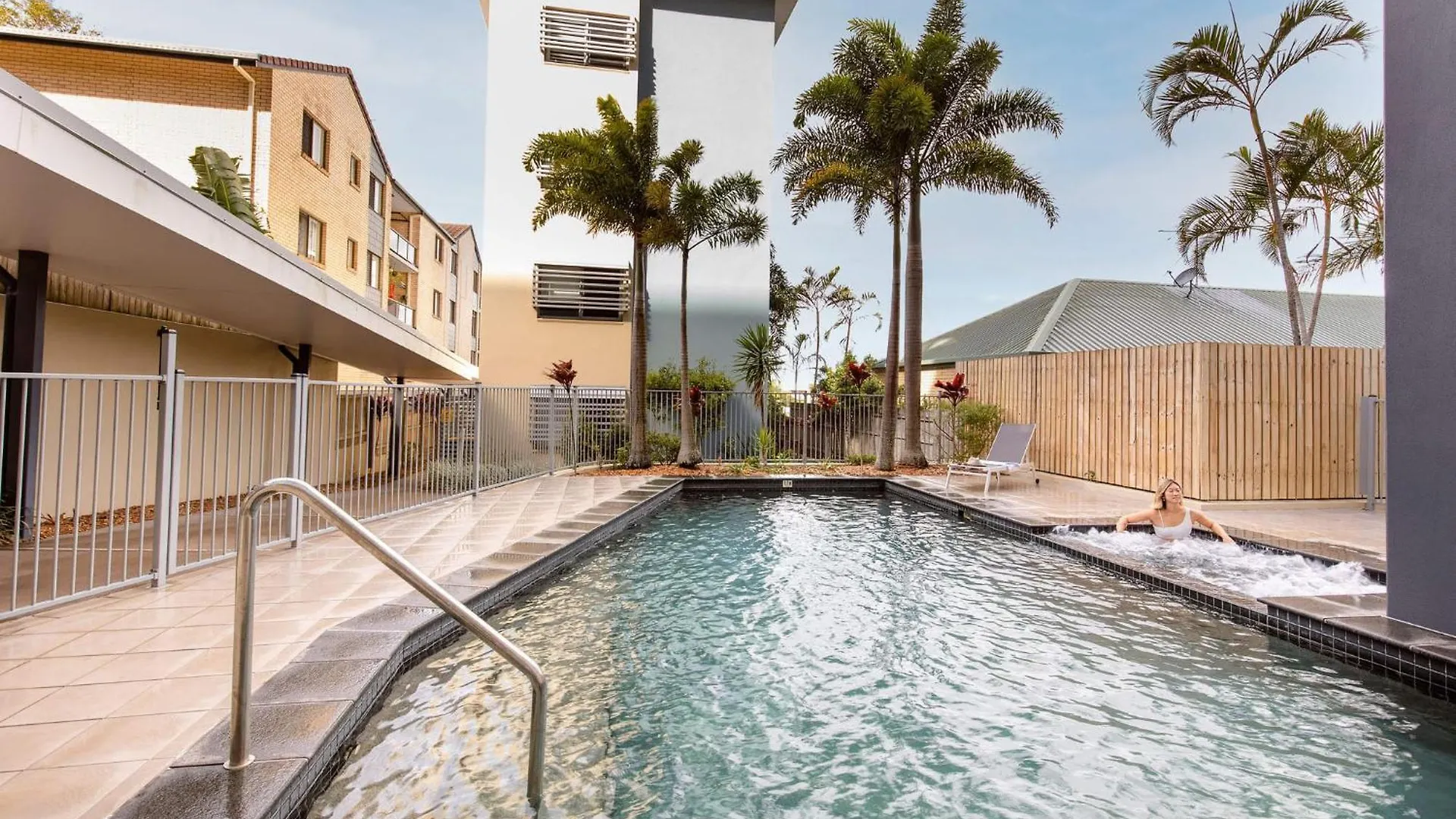 Ocean Breeze Retreat: Kings Coastal Apartment Caloundra