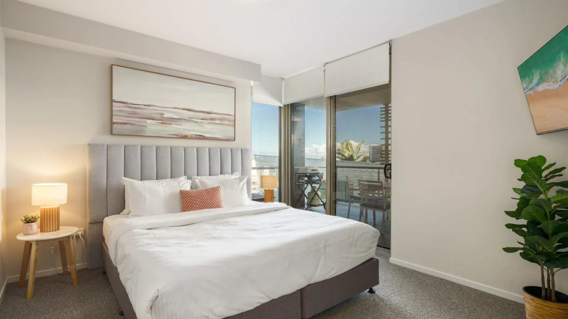 Ocean Breeze Retreat: Kings Coastal Apartment Caloundra Australien