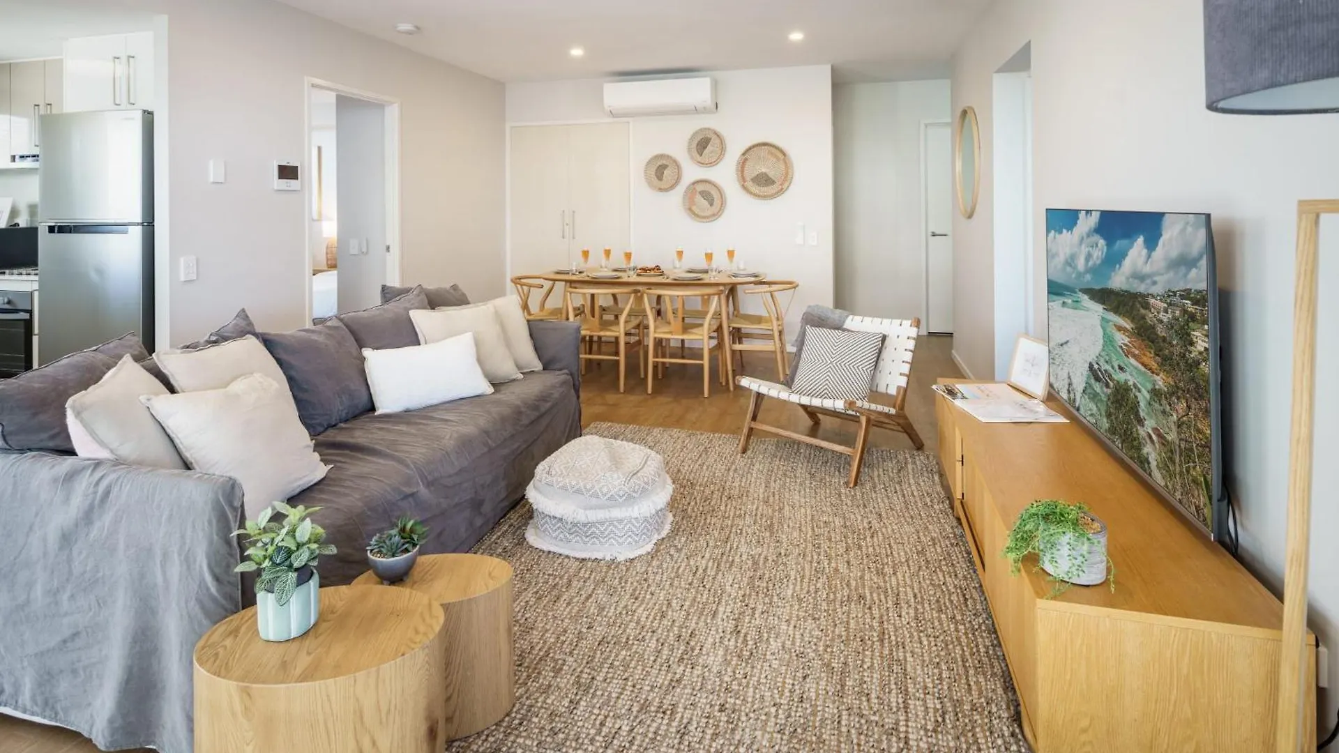 Ocean Breeze Retreat: Kings Coastal Apartment Caloundra