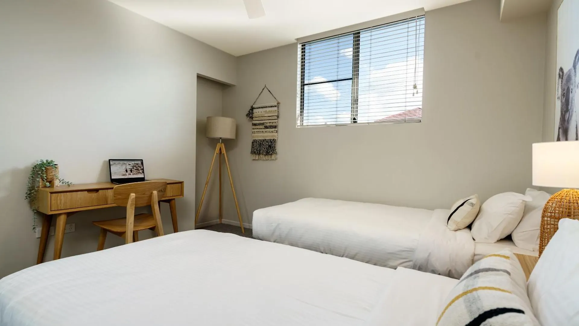 Ocean Breeze Retreat: Kings Coastal Apartment Калаундра