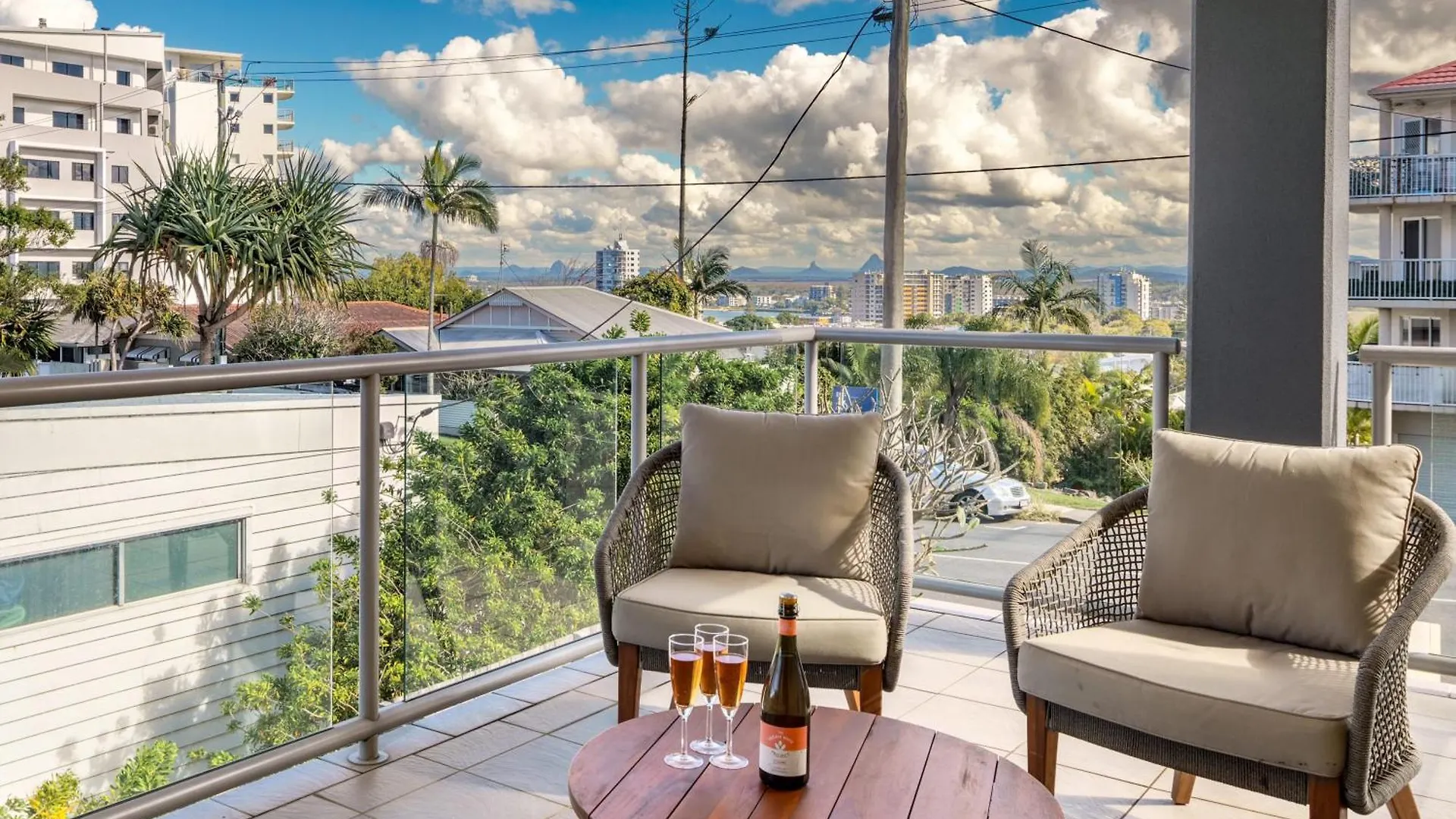 Ocean Breeze Retreat: Kings Coastal Apartment Калаундра